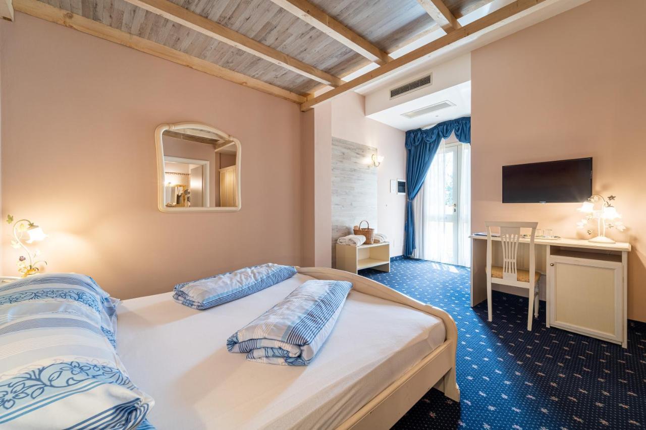 Borgo Dei Poeti Romantik Hotel Manerba del Garda Εξωτερικό φωτογραφία