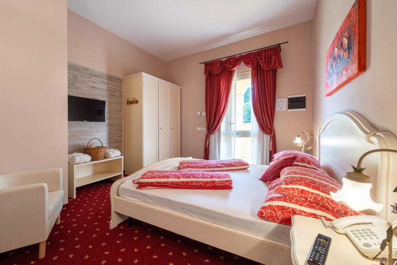 Borgo Dei Poeti Romantik Hotel Manerba del Garda Εξωτερικό φωτογραφία