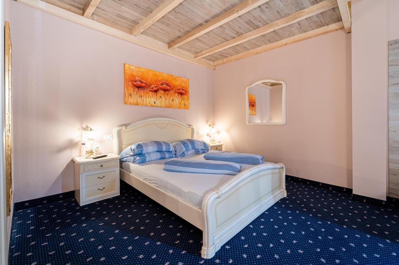 Borgo Dei Poeti Romantik Hotel Manerba del Garda Εξωτερικό φωτογραφία