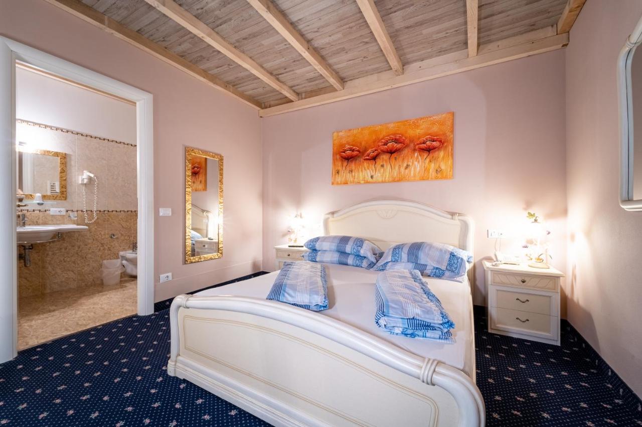 Borgo Dei Poeti Romantik Hotel Manerba del Garda Εξωτερικό φωτογραφία
