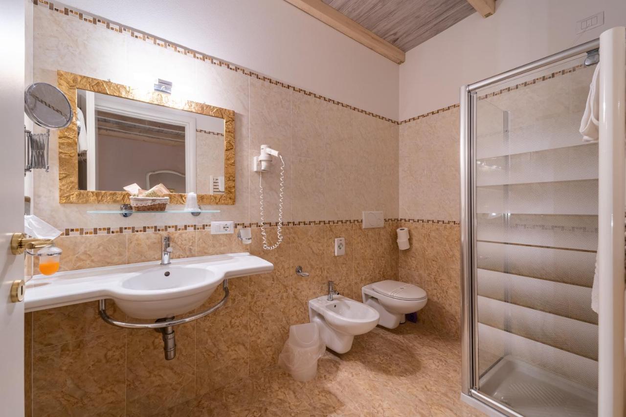 Borgo Dei Poeti Romantik Hotel Manerba del Garda Εξωτερικό φωτογραφία
