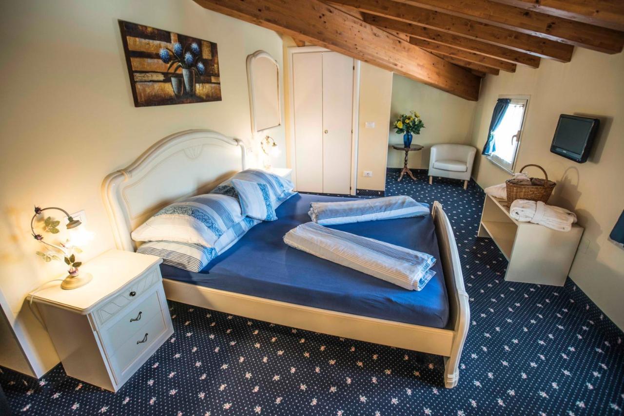Borgo Dei Poeti Romantik Hotel Manerba del Garda Εξωτερικό φωτογραφία