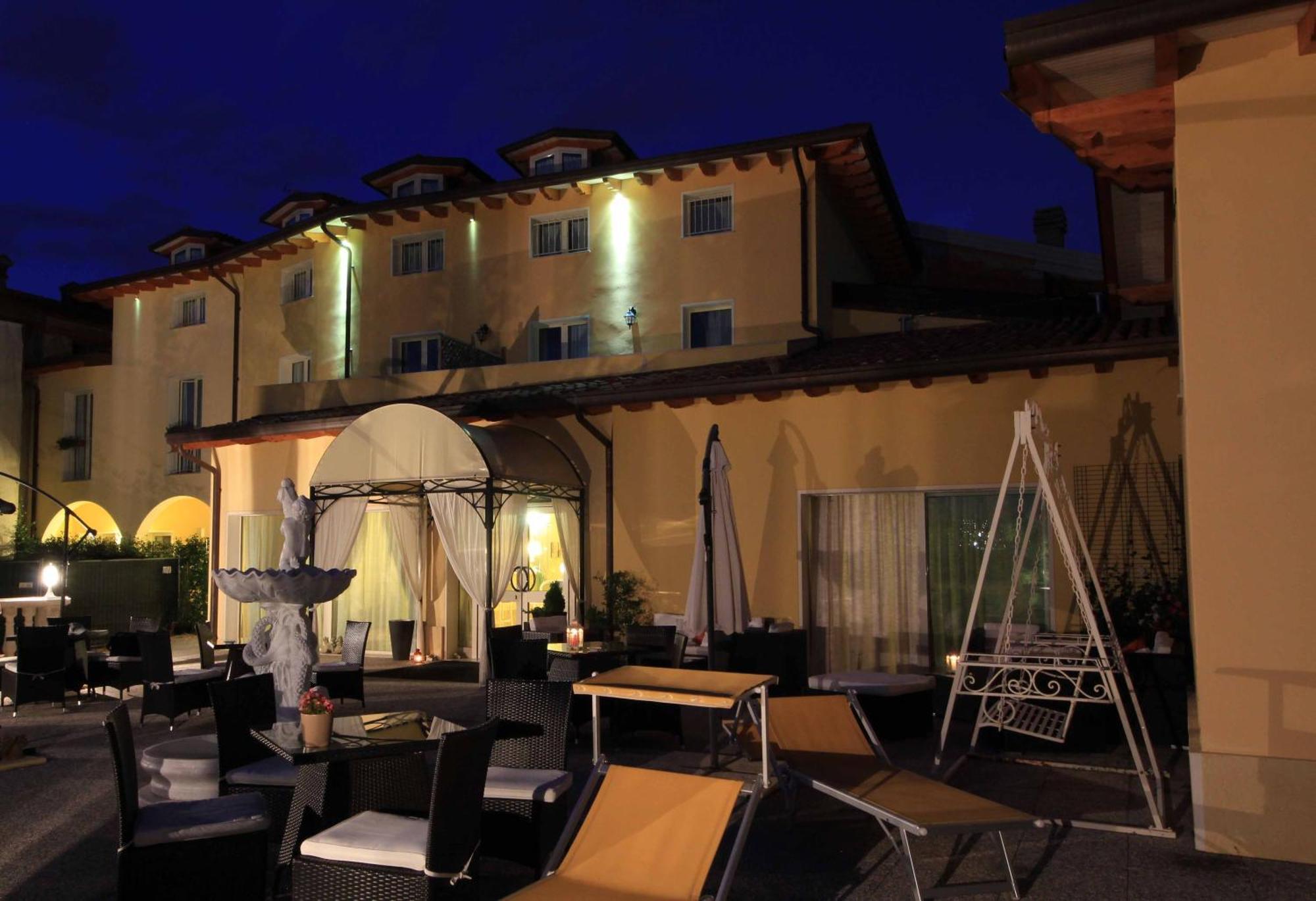 Borgo Dei Poeti Romantik Hotel Manerba del Garda Εξωτερικό φωτογραφία