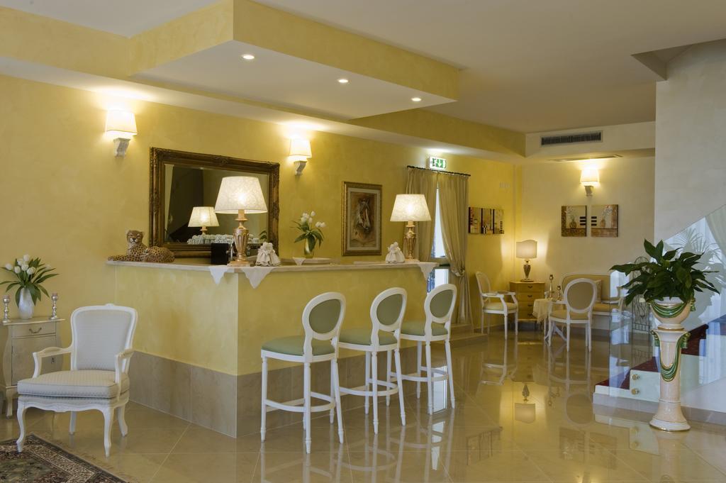 Borgo Dei Poeti Romantik Hotel Manerba del Garda Εξωτερικό φωτογραφία