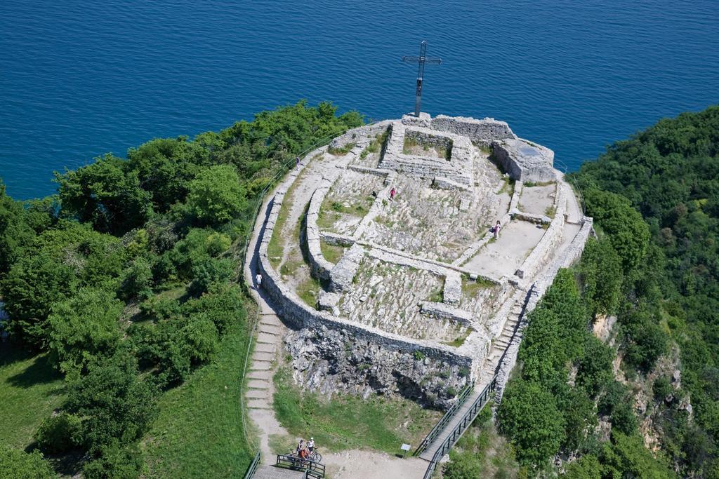 Borgo Dei Poeti Romantik Hotel Manerba del Garda Εξωτερικό φωτογραφία