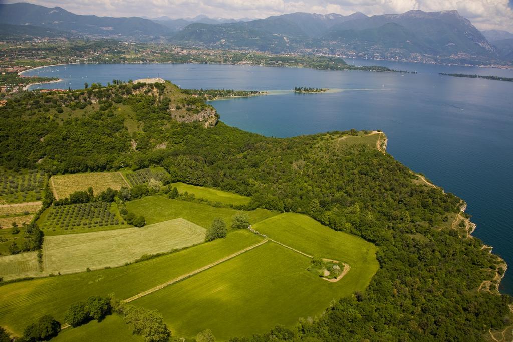 Borgo Dei Poeti Romantik Hotel Manerba del Garda Εξωτερικό φωτογραφία