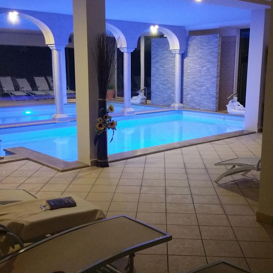 Borgo Dei Poeti Romantik Hotel Manerba del Garda Εξωτερικό φωτογραφία