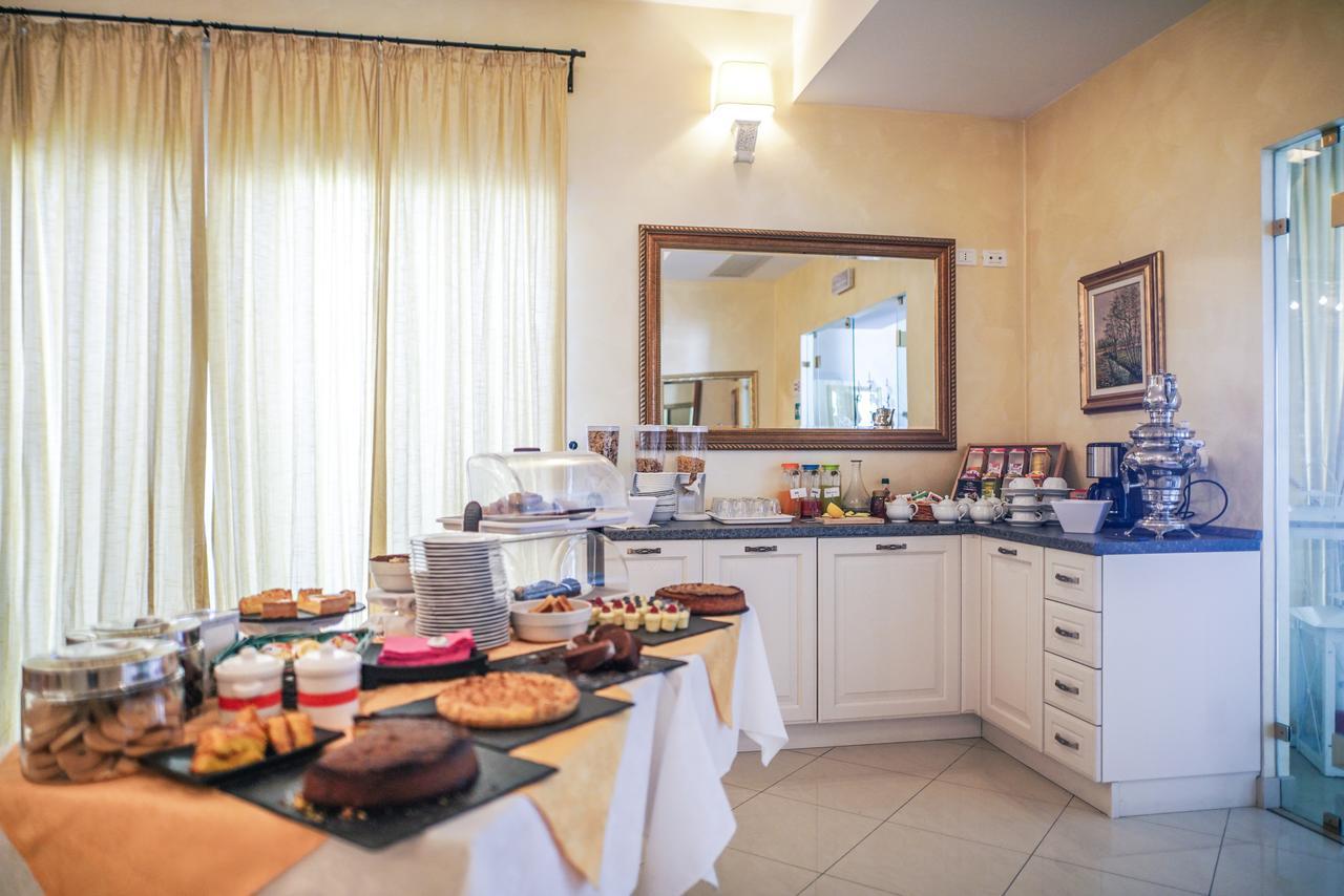 Borgo Dei Poeti Romantik Hotel Manerba del Garda Εξωτερικό φωτογραφία