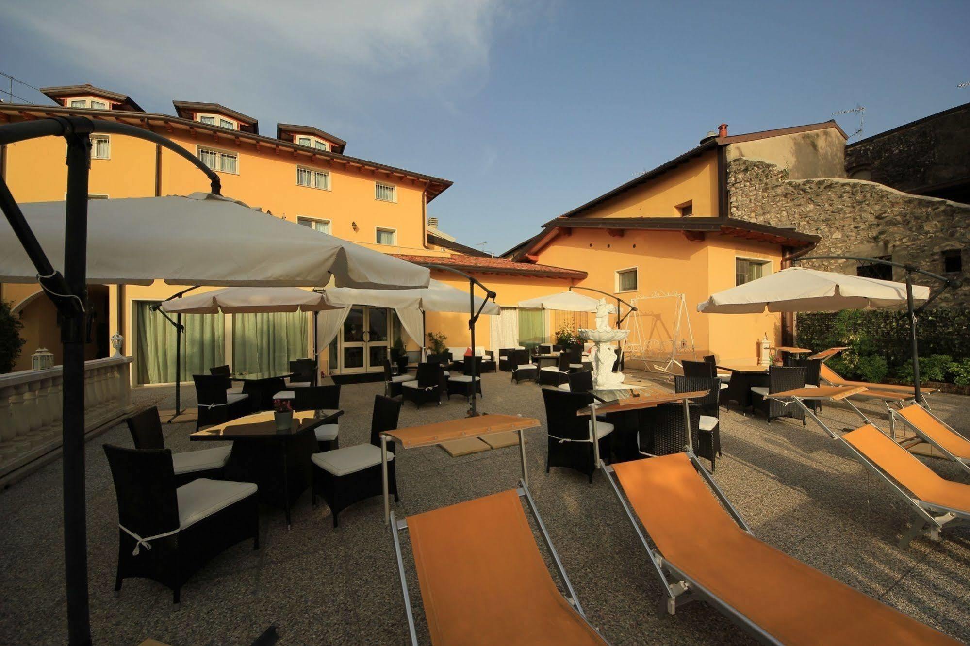 Borgo Dei Poeti Romantik Hotel Manerba del Garda Εξωτερικό φωτογραφία