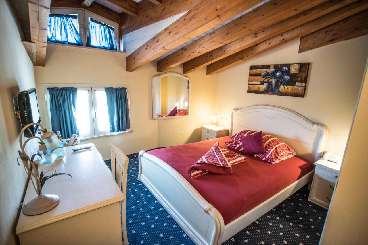 Borgo Dei Poeti Romantik Hotel Manerba del Garda Εξωτερικό φωτογραφία