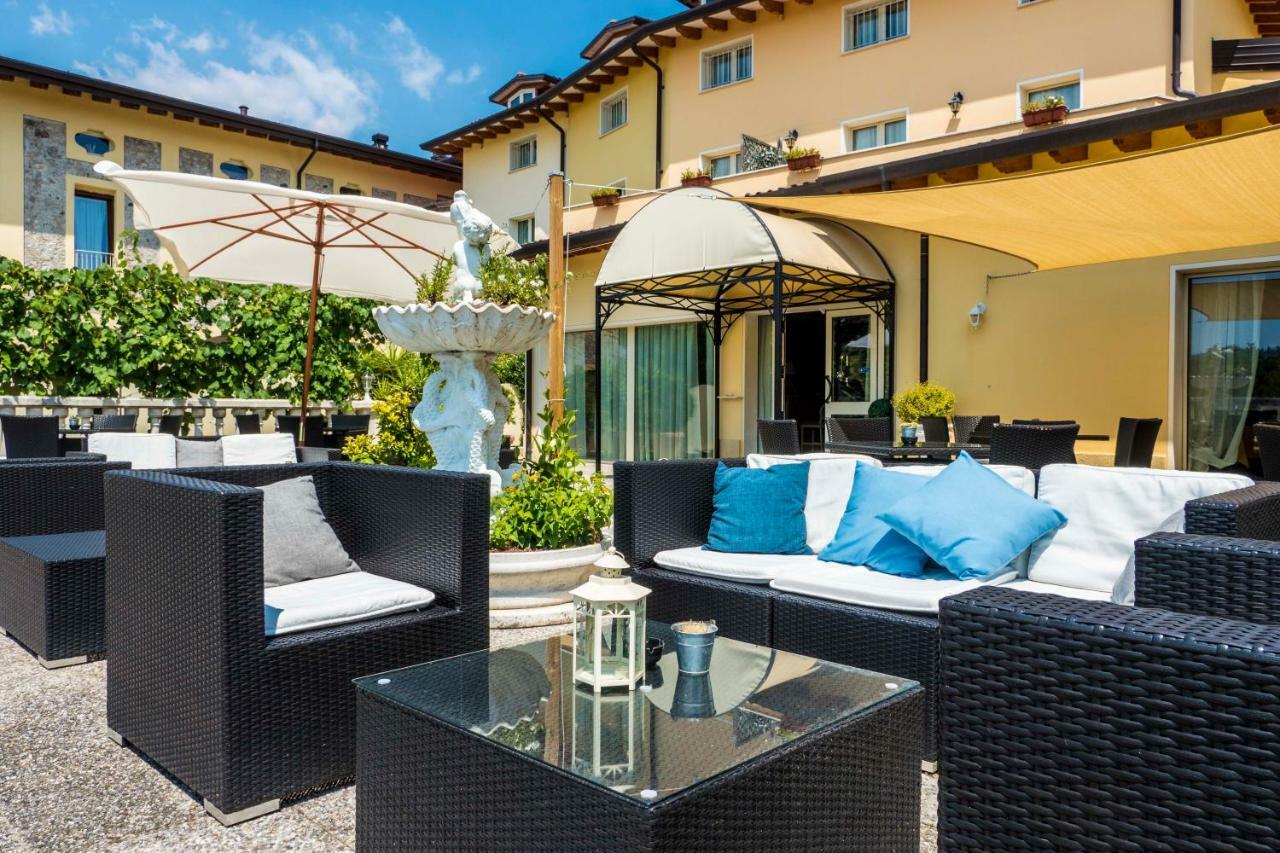 Borgo Dei Poeti Romantik Hotel Manerba del Garda Εξωτερικό φωτογραφία