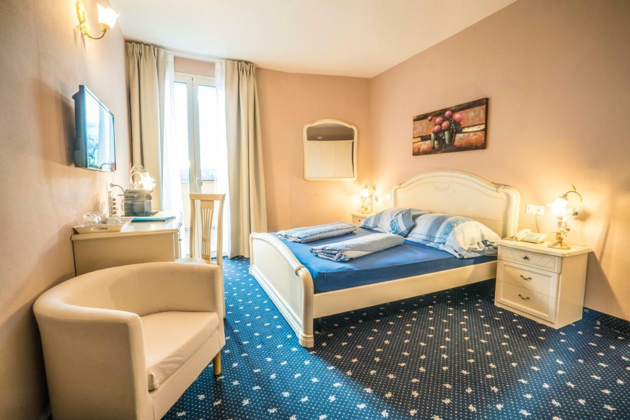 Borgo Dei Poeti Romantik Hotel Manerba del Garda Εξωτερικό φωτογραφία